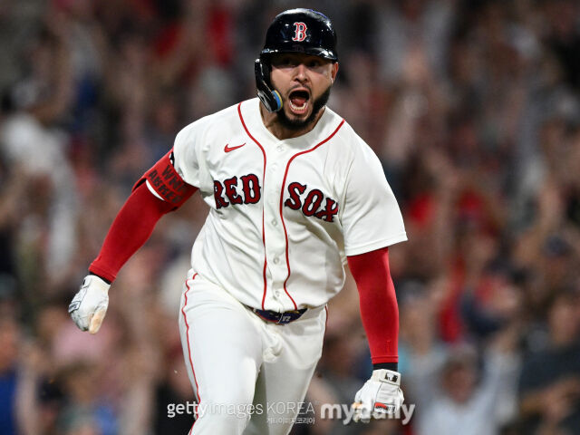MLB 보스턴 윌리에르 아브레우는 8일(한국시각) 열린 애슬래틱스와 홈 경기서 2안타 3타점으로 활약하며 소속팀의 13-1 대승에 힘을 실었다./게티이미지코리아