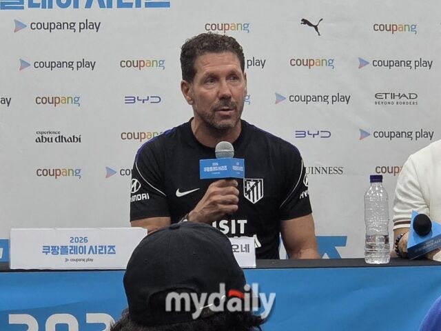 디에고 시메오네 아틀레티코 마드리드 감독이 8일 목동종합운동장에서 열린 '2026 쿠팡플레이 시리즈' 2차전 사전 기자회견에 참석했다./목동종합운동장=노찬혁 기자