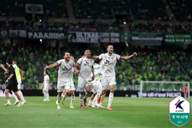 네게바(제주SK(가 8일 오후 8시 전주월드컵경기장에서 펼쳐진 전북 현대와의 ‘하나은행 K리그1 2026’ 22라운드 해트트릭을 기록하며 3-1 승리를 이끌었다./한국프로축구연맹 제공