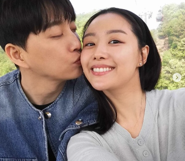 지난 6일 유튜브 채널 '위라클'에는 '점점 닮아가는? 위쏭부부'라는 제목의 쇼츠 영상이 게재됐다./송지은 소셜미디어