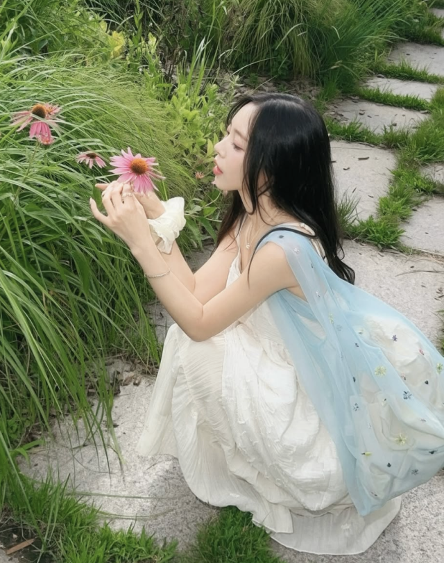이솔이가 바쁜 일정을 앞두고 솔직한 심경을 털어놨다. / 이솔이 SNS