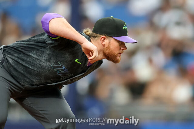 탬파베이 레이스 시절 크레이그 킴브렐이 공을 던지고 있다./게티이미지코리아