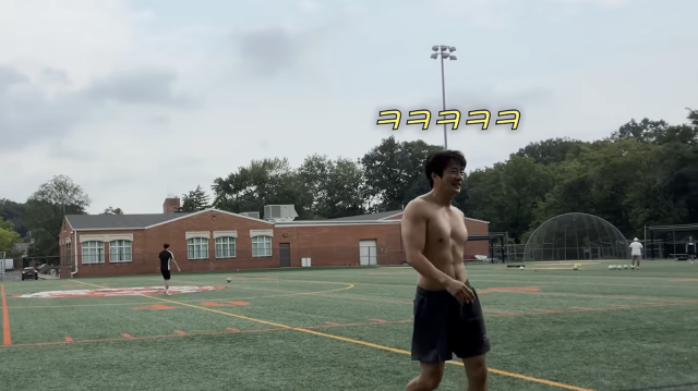 권상우가 50대라는 나이가 믿기지 않는 탄탄한 몸매로 시선을 사로잡았다. / 유튜브 채널 'Mrs.뉴저지 손태영'