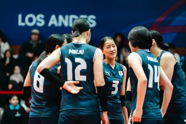 한국 17세 이하 여자배구대표팀이 11일(한국시각) 칠레에서 열린 FIVB 주최 2026 세계 17세이하 여자배구선수권 조별리그 4차전 도미나카공화국과 맞대결에서 승리하며 4연승으로 내달렸다./국제배구연맹(FIVB) 제공