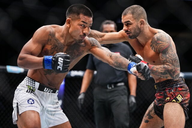 반(왼쪽)과 판토자가 지난해 12월 UFC 323에서 맞서고 있다. /UFC 제공