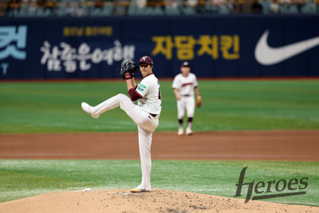 안우진이 8월 11일 서울 고척 스카이돔에서 열린 LG 트윈스전 공을 던지고 있다./키움 히어로즈 제공