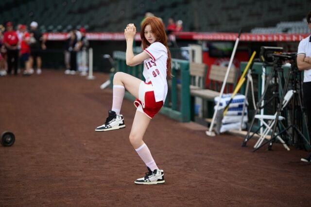 키키 키야가 시구 연습 중인 모습. / 미국 메이저리그(MLB) 및 MLB Korea