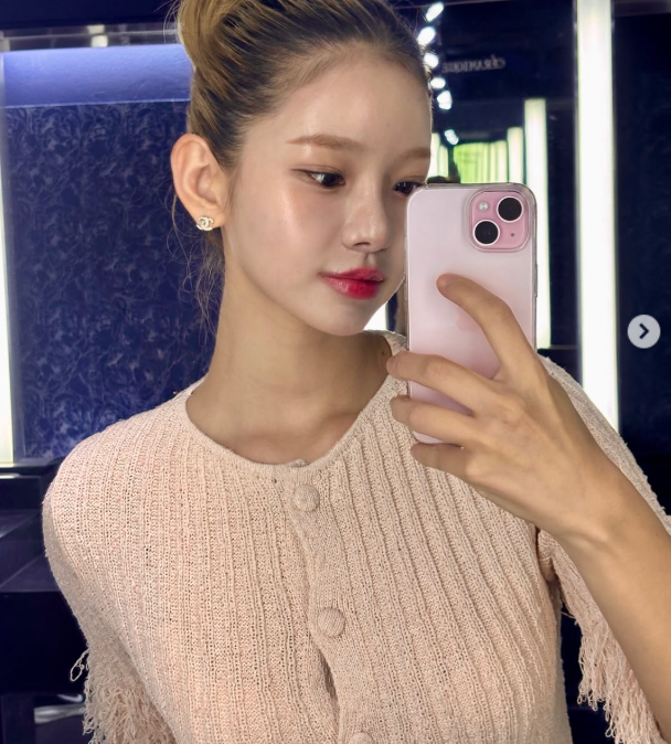 맹승지는 12일 자신의 개인 계정 스토리에 일상 사진을 공유하며 "인디언 주름 없애주는 병원 있으면 추천 부탁드려요. 피곤하면 진해지네요"라는 글을 올렸다. /맹승지 소셜미디어