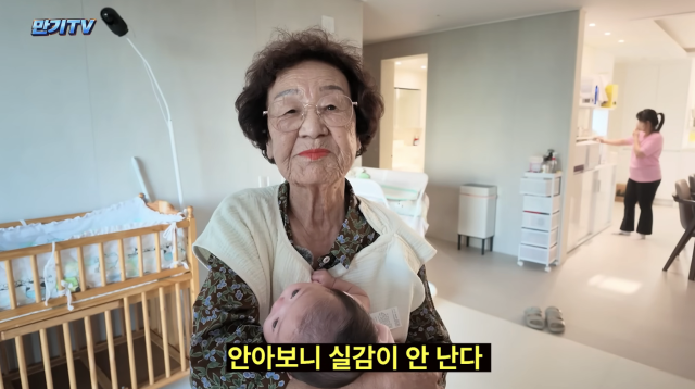 이만기의 장모가 세쌍둥이 증손주들과 처음 만났다. / 유튜브 채널 '만기TV'
