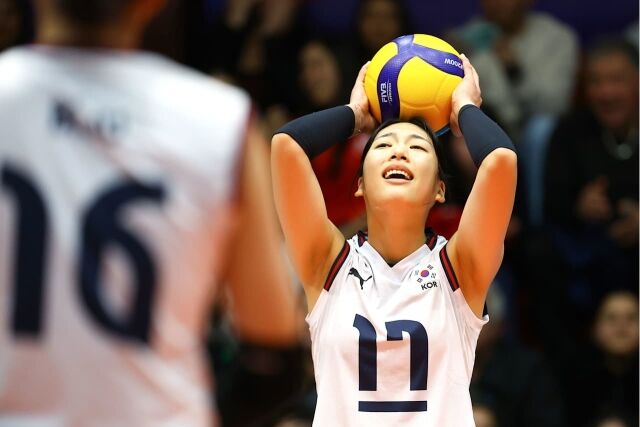 한국 17세 이하 여자배구대표팀은 2026 U17 세계선수권대회 D조 조별리그를 5전 전승 1위로 통과했다. 필리핀과 16강전을 앞두고 있는 가운데 주장이자 주 공격수 손서연 활약이 다시 한 번 필요한 상황이 됐다. 사진은 조별리그 1차전 푸에르토리코전에서 공격 시도 후 아쉬워하고 있는 손서연./국제배구연맹(FIVB) 제공