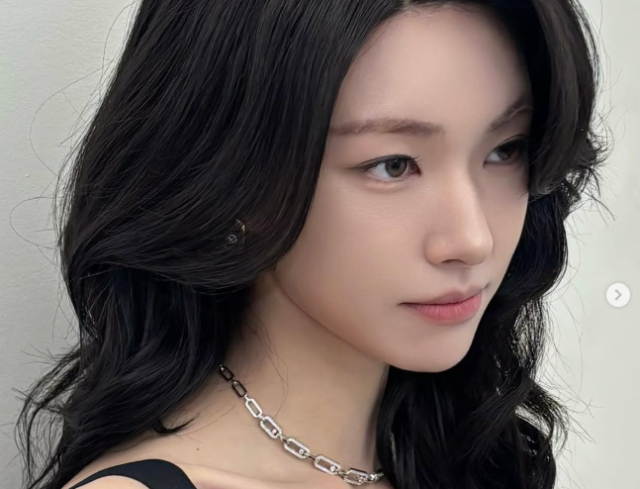 온라인 커뮤니티에는 '하영 사태에 좋아요 13000개 달린 댓글'이라는 게시물이 올라와 뜨거운 관심을 얻었다./하영 소셜미디어