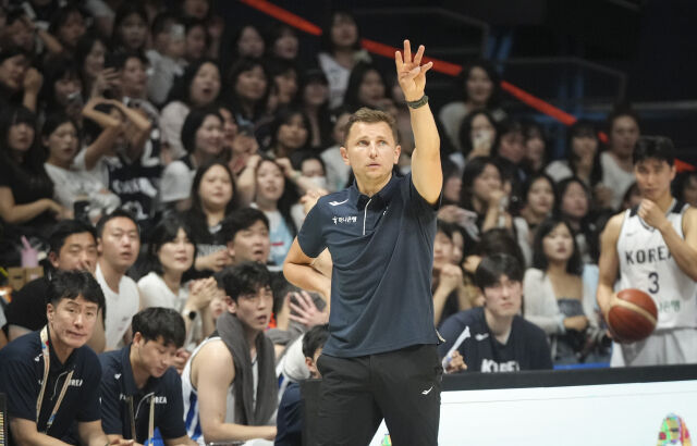 니콜라스 마줄스 한국 남자 농구대표팀 감독이 일본과의 평가전을 앞두고 각오를 밝혔다. /대한민국농구협회 제공