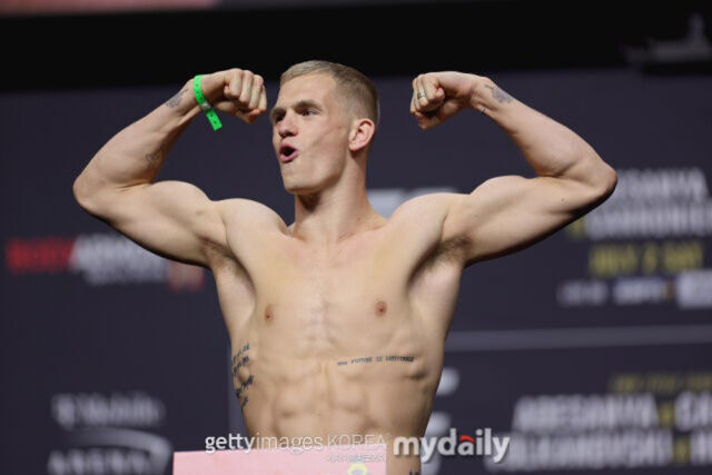 개리가 마카체프와 대결에 강한 자신감을 보였다. 2022년 7월 UFC 276 계체 행사에서 포즈를 취하는 개리. /게티이미지코리아