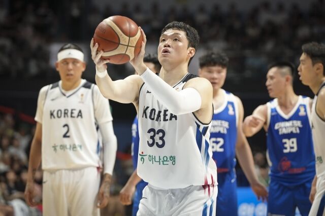 한국 이승현이 슛을 시도하고 있다./대한민국농구협회 제공