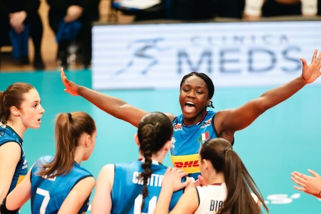 이탈리아 17세 이하 여자배구대표팀 선수들이 17일(한국시각) 열린 한국과 2026 FIVB U17 세계선수권대회 5-6위 결정전 도중 공격 성공 후 환호하고 있다./국제배구연맹(FIVB) 제공