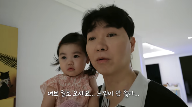 박수홍이 딸 재이를 돌봐줄 육아도우미로 개그맨 김인석과 윤성호를 맞이했다. / 유튜브 채널 '박수홍 행복해다홍'