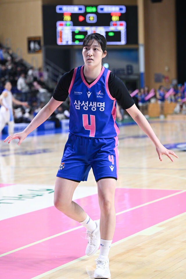 용인 삼성생명이 18일 김수인을 복귀시킨 뒤 부천 하나은행에 양도하고, 신인선수 2라운드 지명권을 받는 트레이드를 단행했다. 삼성생명 시절 김수인./WKBL 제공