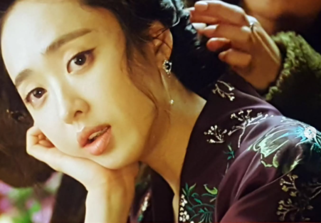 김민정은 지난 17일 자신의 인스타그램에 "다 태그하고 싶다ㅜ"라는 글과 더불어 과거 드라마 '미스터 선샤인' 촬영 현장 사진들을 업로드했다. /김민정 소셜미디어