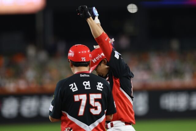 KIA 타이거즈 박재현이 19일 대전한화생명볼파크에서 열린 한화 이글스와의 원정경기서 타격하고 있다./KIA 타이거즈 제공