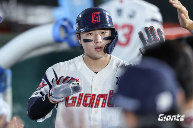 롯데 자이언츠 손성빈은 지난 18~19일 열린 키움 히어로즈와 홈 경기에서 두 경기 연속 홈런을 쏘아올렸다./롯데 자이언츠 제공