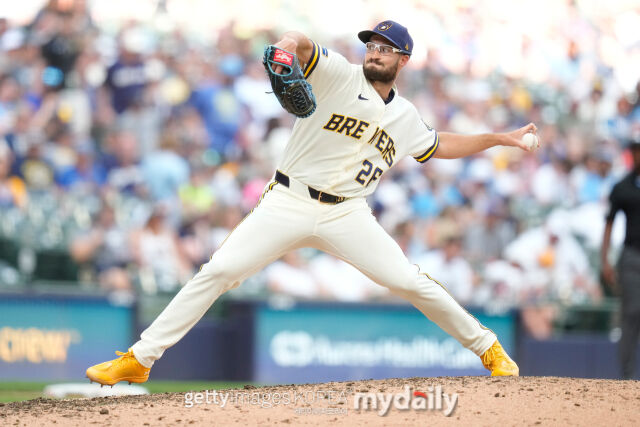 MLB 밀워키 투수 애런 애시비는 21일(한국시각) 열린 시애틀과 홈 경기에서 홀드 하나를 더했다. 애시비는 중간계투로 주로 나오지만 13승을 올렸다. 올 시즌 선발투수로는 단 한 경기에 나왔다./게티이미지코리아