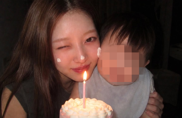 야구선수 정철원과의 파경 및 법적 공방으로 충격을 안겼던 Mnet '러브캐처' 출신 김지연이 홀로 맞이하는 아들의 두 번째 생일을 앞두고 가슴 아픈 속내를 털어놨다./김지연 소셜미디어
