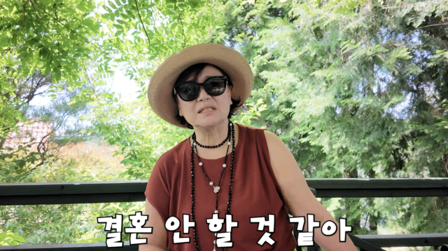 박원숙이 자신의 결혼 생활을 돌아보며 세월이 흐른 뒤 깨닫게 된 결혼과 출산에 대한 생각을 솔직하게 털어놨다. / 유튜브 채널 '박원숙채널'