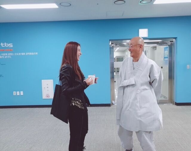 김규리, 명진스님 / 소셜미디어