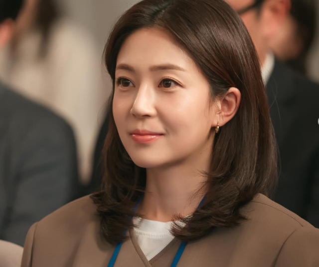 백진희는 지난 21일 해당 채널에 ‘주식 떡락에 감정 롤러코스터 타고 미쳐버린 지니의 하루’라는 제목의 영상이 올리며 근황을 전했다. /백진희 소셜미디어