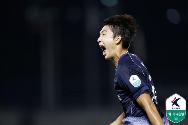 서울 이랜드가 23일 목동종합운동장에서 열린 파주 프런티어와의 홈 경기에서 1-1로 비겼다. 동점골을 넣은 뒤 기뻐하고 있는 서울 이랜드 박재용./프로축구연맹 제공