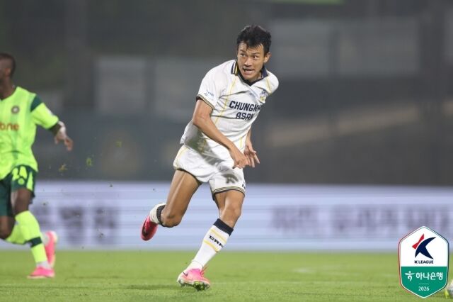 충남 아산이 23일 아산이순신종합운동장에서 열린 용인FC와의 홈 경기에서 2-1로 이겼다. 충남 아산 한교원./프로축구연맹 제공