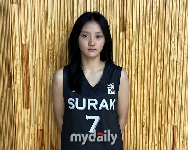 박서연(수락중)이 22일 서울 노원구 노일중학교 체육관에서 열린 2026 서울 노원 i1 디비전리그(여중) 3라운드 일정을 마친 뒤 인터뷰에 응하고 있다. /디코트크루 이정민