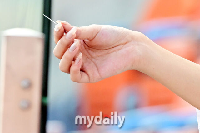 관중석에 앉아 리허설을 지켜보던 후배에게 건넨 대못