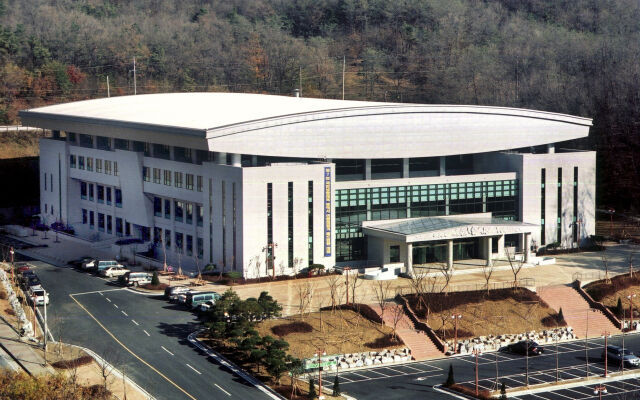KB배구단의 새 홈구장인 평택 이충문화체육센터./KB손해보험