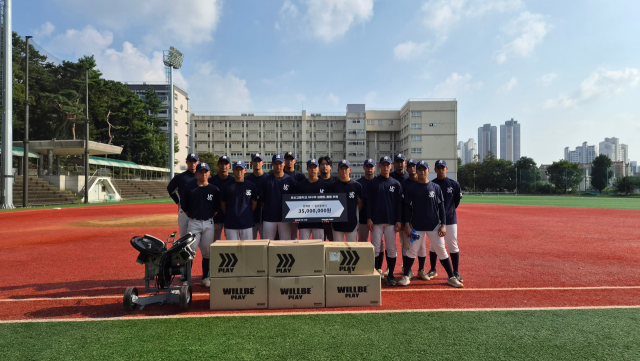 강백호가 유신고 야구부에 3500만원 상당의 야구요품을 기부했다./그로윈스포츠 제공
