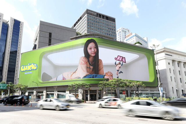 신세계백화점 본점 미디어파사드 튜이드 시보 영상 멤버 지아. /신세계백화점