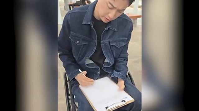유튜버 박위의 KTX 낙상 사고 CCTV 공개를 둘러싼 논란이 계속되는 가운데, 영상의 입수 과정과 공개 행위에 법적 문제가 있을 수 있다는 현직 변호사의 의견이 나왔다. / 유튜브 채널 '연예 뒤통령이진호'