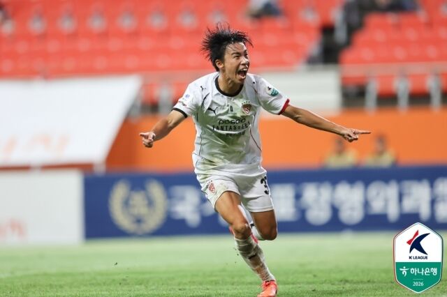 포항 스틸러스가 25일 제주월드컵경기장에서 열린 제주SK와의 원정 경기에서 2-1로 승리했다. 득점 후 세레머니를 하고 있는 포항 니시야 켄토./프로축구연맹 제공