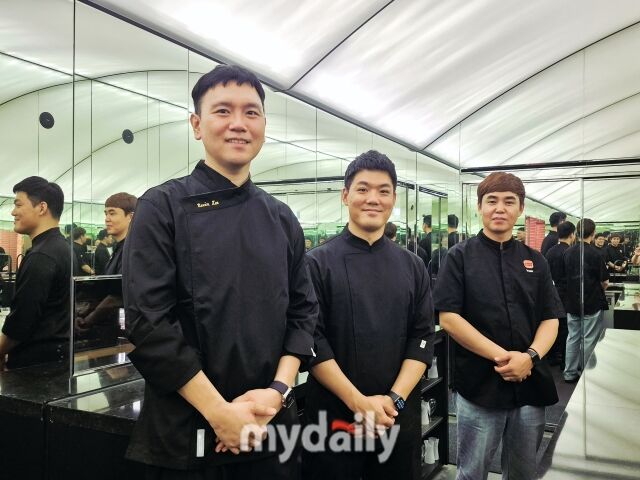 플레임그라운드의 주방팀. 왼쪽부터 이승민 헤드셰프, 최종현 수셰프, 한용현 버거킹 제품개발2팀장. /방금숙 기자