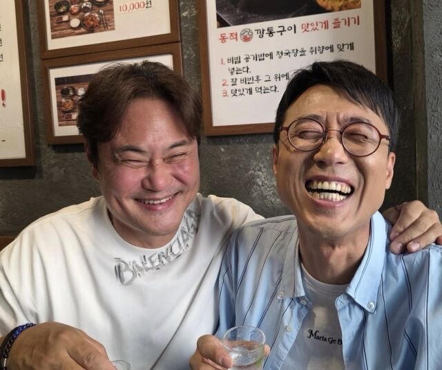 김진수(왼쪽)와 이윤석 /소설미디어