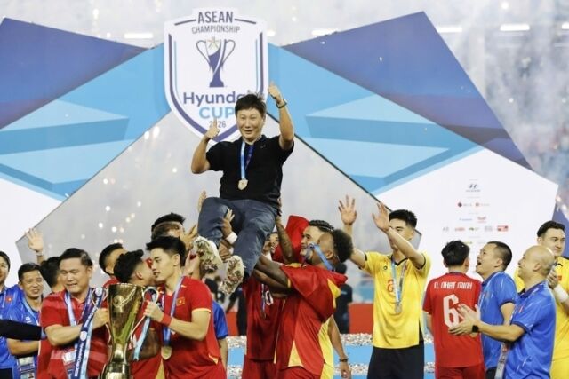 김상식 감독이 이끄는 베트남 축구대표팀은 26일(이하 한국시각) 베트남 하노이의 미딘 국립경기장에서 펼쳐진 태국과의 ‘2026 아세안(ASEAN) 현대컵’ 결승 2차전에서 2-2로 비겼다. 1차전에서 2-0으로 승리한 베트남은 합계 스코어 4-2로 우승을 차지했다./베트남축구협회 제공