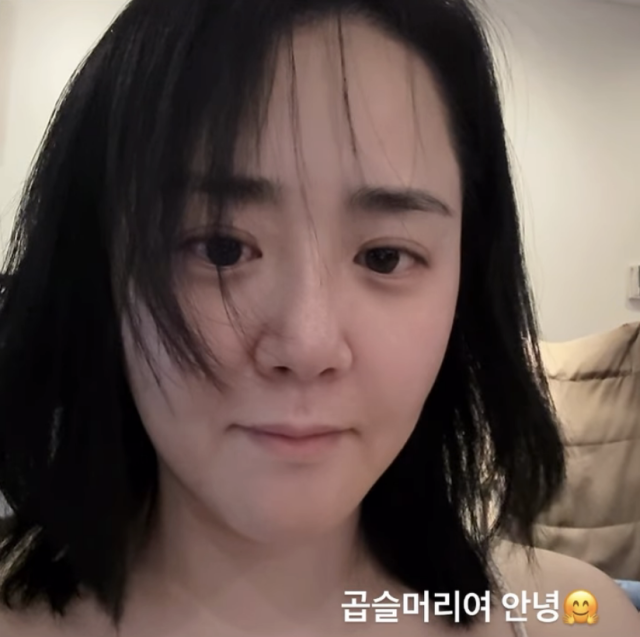 문근영이 한층 슬림해진 비주얼과 새로운 헤어스타일로 근황을 알렸다. / 문근영 SNS