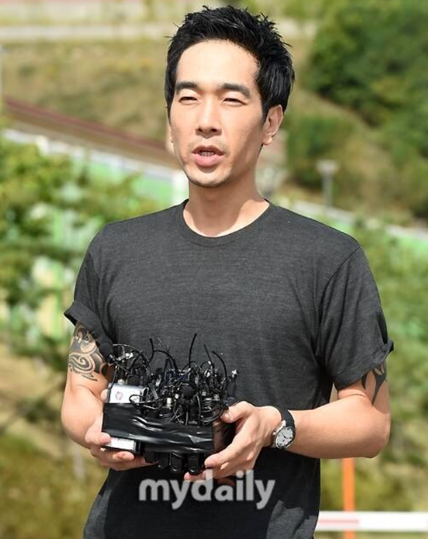 미성년자 성폭행 및 강제추행 혐의로 실형을 살았던 그룹 룰라 출신 고영욱이 최근 낙상사고 CCTV 영상 공개 등으로 이슈의 중심에 선 유튜버 박위를 저격하며 자숙 없는 행보로 빈축을 사고 있다./마이데일리