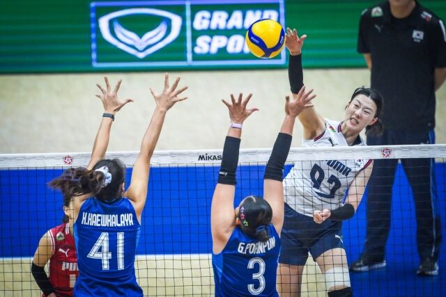 한국여자배구대표팀 주장 강소휘가 27일 열린 2026 아시아선수권대회 태국과 8강전 도중 스파이크를 시도하고 있다./아시아배구연맹(AVC) 제공
