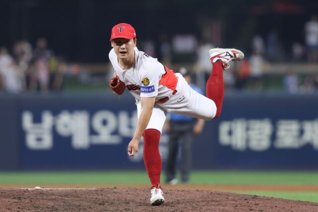 KIA 타이거즈 곽도규가 26일 광주 KIA챔피언스필드에서 열린 롯데 자이언츠와의 홈 경기서 투구하고 있다./KIA 타이거즈 제공