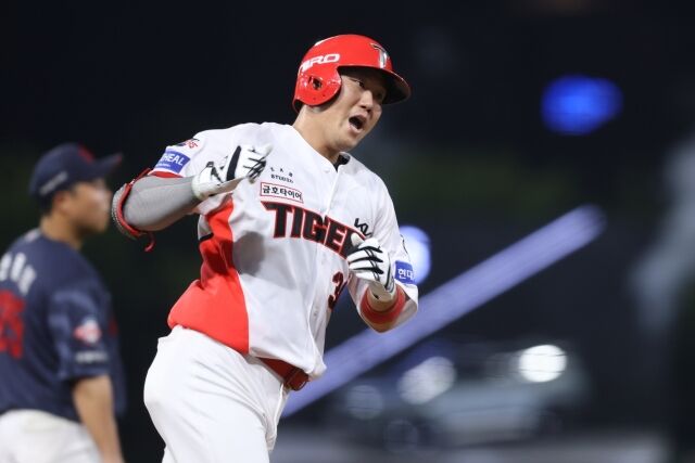 KIA 타이거즈 하주석이 26일 광주 KIA챔피언스필드에서 열린 롯데 자이언츠와의 홈 경기서 그라운드를 돌고 있다./KIA 타이거즈 제공