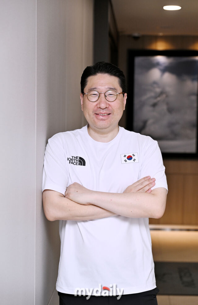 이상현 2026 아이치·나고야 아시안게임 대한민국 선수단장이 28일 서울 (주)태인 사무실에서 포즈를 취하고 있다./청담동=송일섭 기자