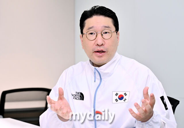 이상현 2026 아이치·나고야 아시안게임 대한민국 선수단장이 28일 서울 (주)태인 사무실에서 포즈를 취하고 있다./청담동=송일섭 기자
