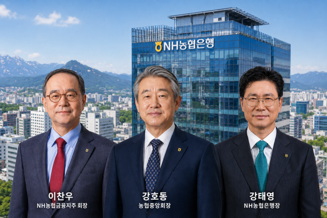 사진 왼쪽부터 이찬우 NH농협금융지주 회장, 강호동 농협중앙회장, 강태영 NH농협은행장. /사진=NH농협금융, AI 이미지 편집