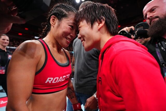 박보현(오른쪽)이 멍보와 이마를 맞대고 페이스 오프 하고 있다. /UFC 제공